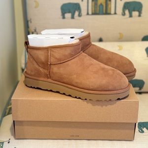 *NEW IN BOX* UGG Classic Ultra Mini Boots- CHESTNUT- Size 10 (EU 41)